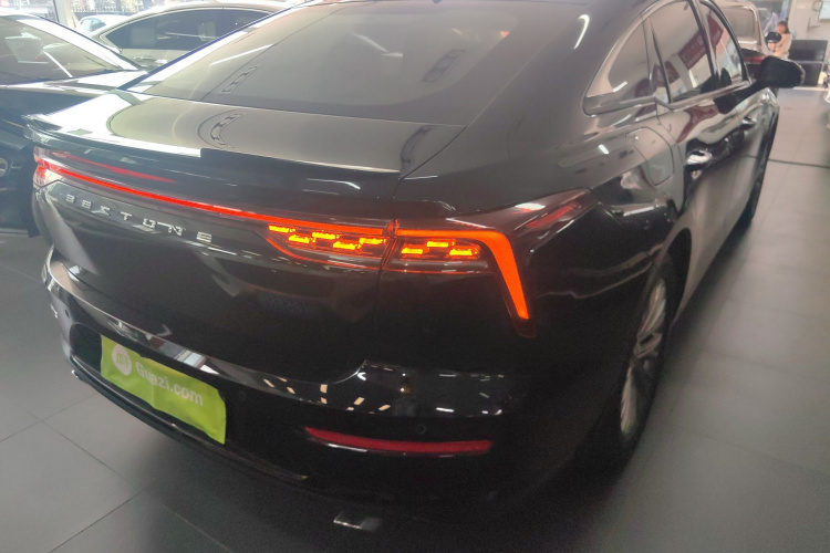 奔腾B70 2025款 龙耀版 1.5T 欢享型车身外观7