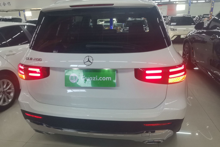 奔驰GLB 2024款 GLB 200 动感型车身外观6