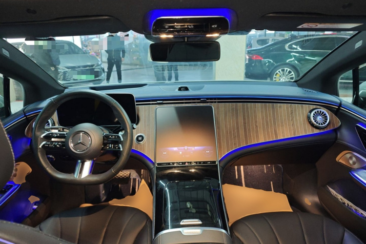 奔驰EQE 2022款 350 豪华版中控内饰12