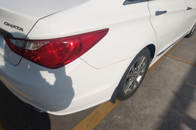 现代 索纳塔 2015款 经典 2.0L 自动豪华版车身外观6006