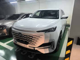 长安UNI-K 智电iDD 2022款 蓝鲸iDD 130km 1.5T 尊贵型