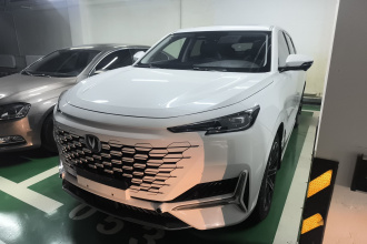 长安UNI-K 智电iDD 2022款 蓝鲸iDD 130km 1.5T 尊贵型