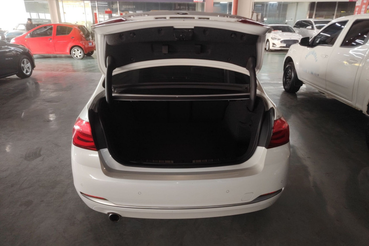 宝马3系 2018款 318Li局部细节23