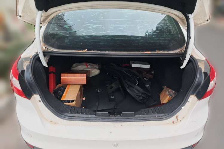 福特 福克斯 2012款 三厢 1.6L 自动风尚型局部细节23