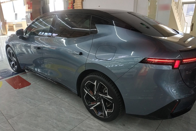 领克07 2024款 EM-P 126长续航 Halo车身外观4