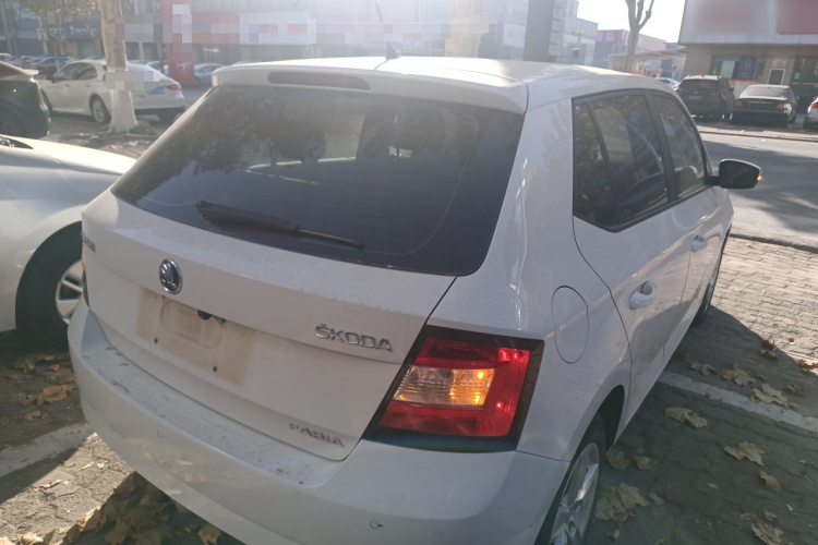 斯柯达 晶锐 2015款 1.4L 自动创行版车身外观7