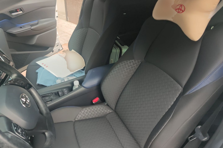 丰田C-HR 2022款 2.0L 舒适版中控内饰19
