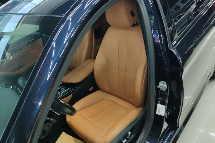 宝马5系 2018款 改款 530Li 领先型 M运动套装中控内饰19