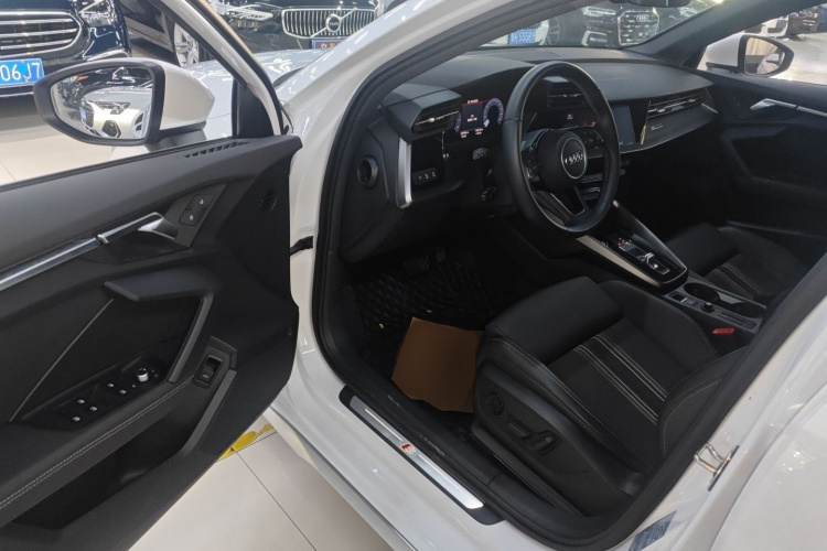 奥迪A3 2023款 改款 A3L Limousine 35 TFSI 时尚运动型中控内饰7003