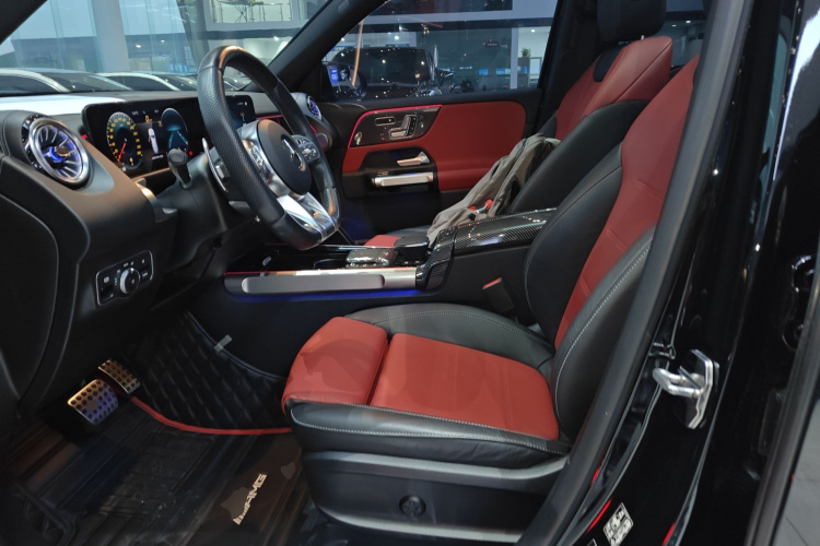 奔驰GLB AMG 2021款 改款 AMG GLB 35 4MATIC中控内饰19