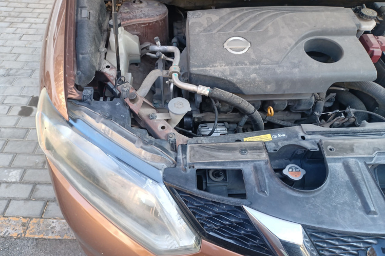 日产 奇骏 2015款 2.0L CVT舒适MAX版 2WD局部细节9006