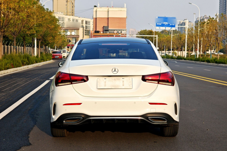 奔驰A级 2022款 改款三 A 200 L 运动轿车时尚型车身外观6004