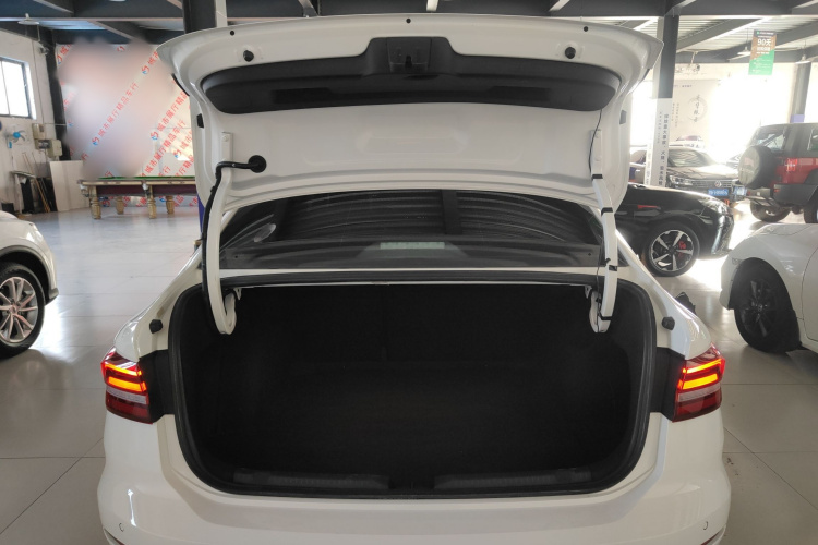 大众 朗逸 2021款 280TSI DSG舒适版机舱底盘23