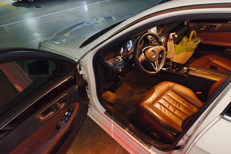 奔驰E级 2015款 E 260 L 运动豪华型中控内饰20