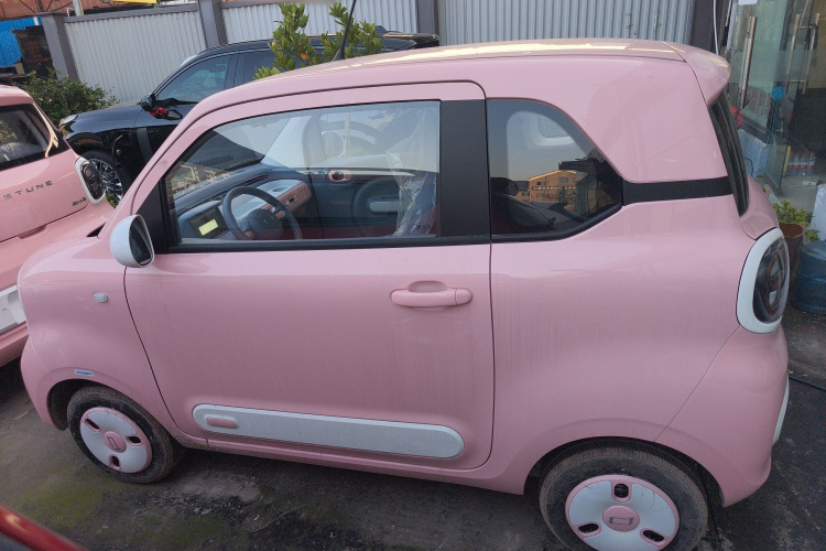 奔腾小马 2025款 222km 灵韵马车身外观4