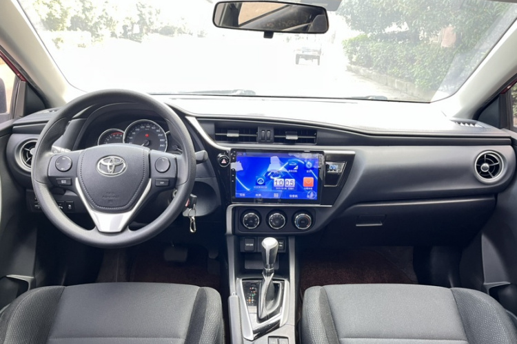 丰田 雷凌 2017款 改款 185T CVT精英版 国V中控内饰7004