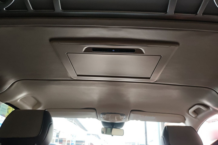 奔驰 威霆 2021款 2.0T 精英版 7座中控内饰22