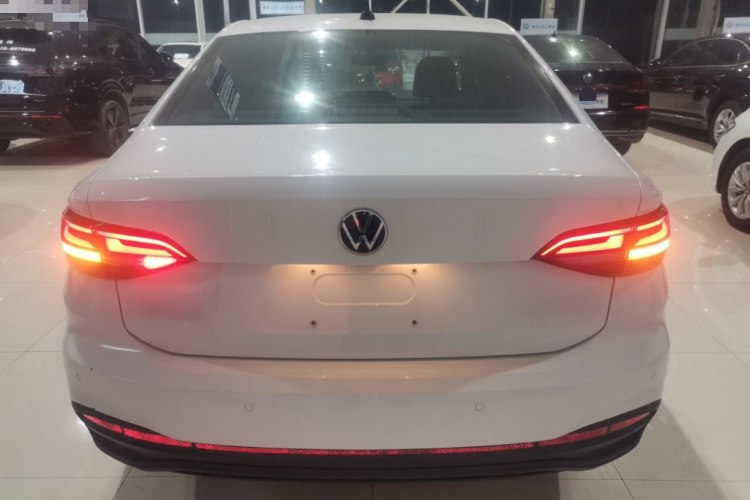 大众 朗逸 2023款 改款 1.5L 自动得逸版车身外观6