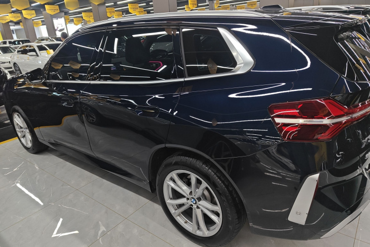 宝马X3 2025款 xDrive25L 豪华套装车身外观4