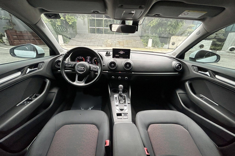 奥迪A3 2017款 Sportback 35 TFSI 进取型中控内饰7001