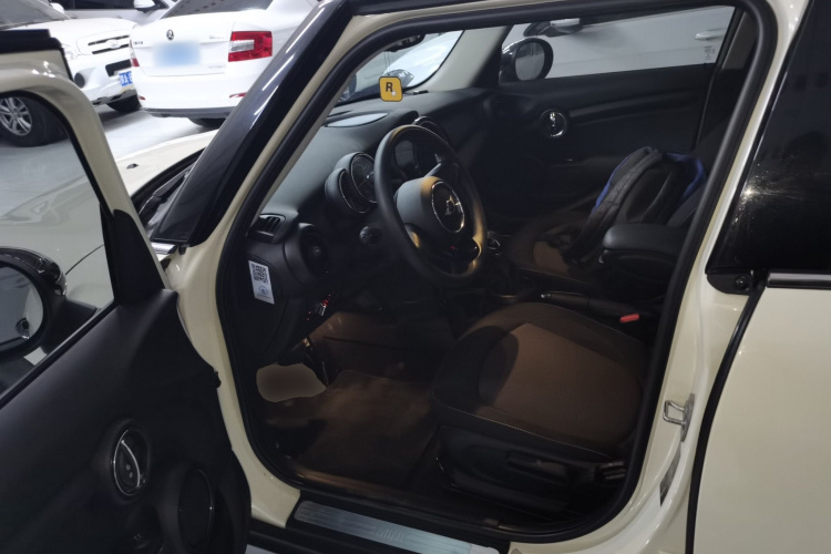 MINI 2016款 1.2T ONE 五门版中控内饰19