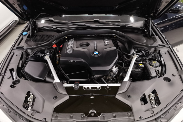 宝马5系 2020款 525Li M运动套装机舱底盘24