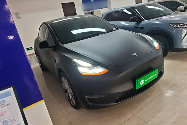 特斯拉 Model Y 2021款 标准续航后驱版车身外观3