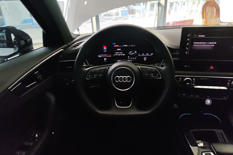 奥迪A4L 2024款 40 TFSI 豪华动感型中控内饰13
