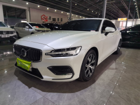 沃尔沃S60 2023款 B4 智逸豪华版