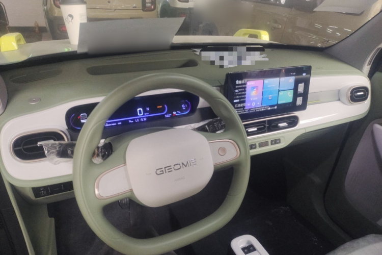 吉利银河 2025款 210km 熊猫骑士中控内饰12