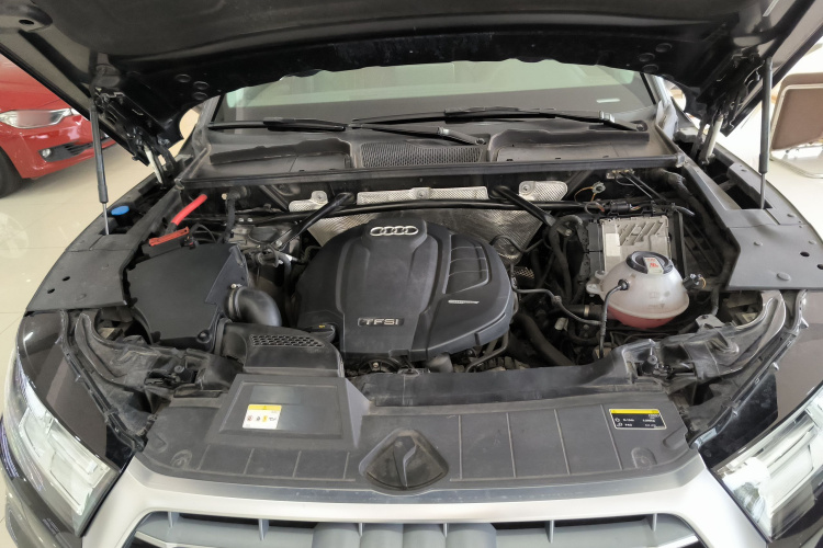 奥迪Q5L 2020款 改款 40 TFSI 荣享时尚型机舱底盘24