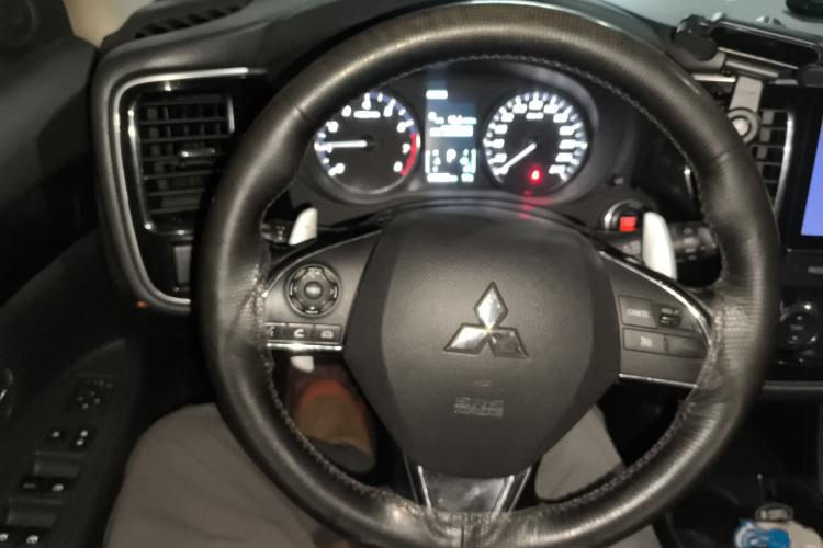 三菱 欧蓝德 2016款 2.4L 四驱精英版 5座局部细节13