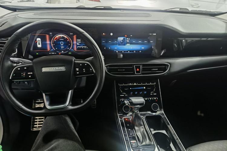 捷途X95 2023款 改款 1.6T DCT至尊版 7座中控内饰7001