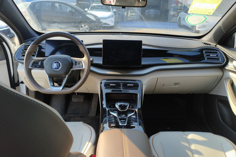 比亚迪 秦PLUS 2024款 荣耀版 DM-i 120KM领先型中控内饰12