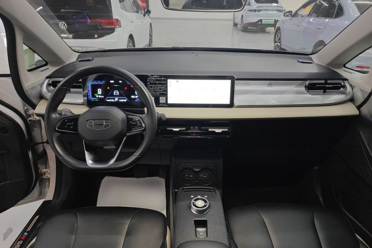 吉利几何 几何E 2022款 320KM 乖巧虎 5座中控内饰12