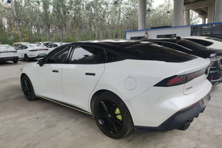 长安UNI-V 2022款 1.5T 尊贵型车身外观6005