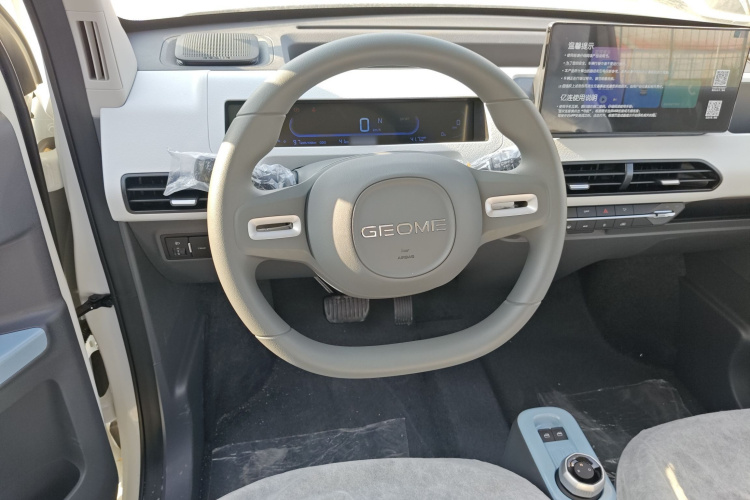 吉利银河 2024款 熊猫mini 200km 耐力熊中控内饰13