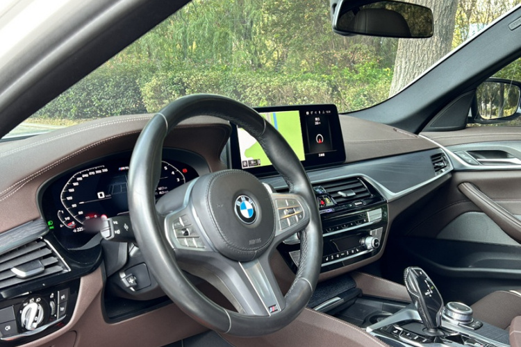宝马5系 2022款 改款 530Li xDrive M运动套装中控内饰7005