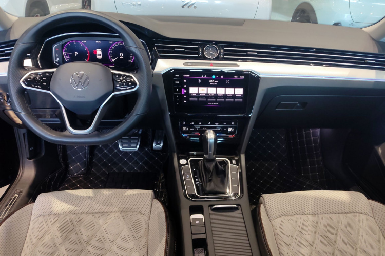 大众 迈腾 2023款 200万辆纪念版 330TSI DSG豪华型中控内饰7002