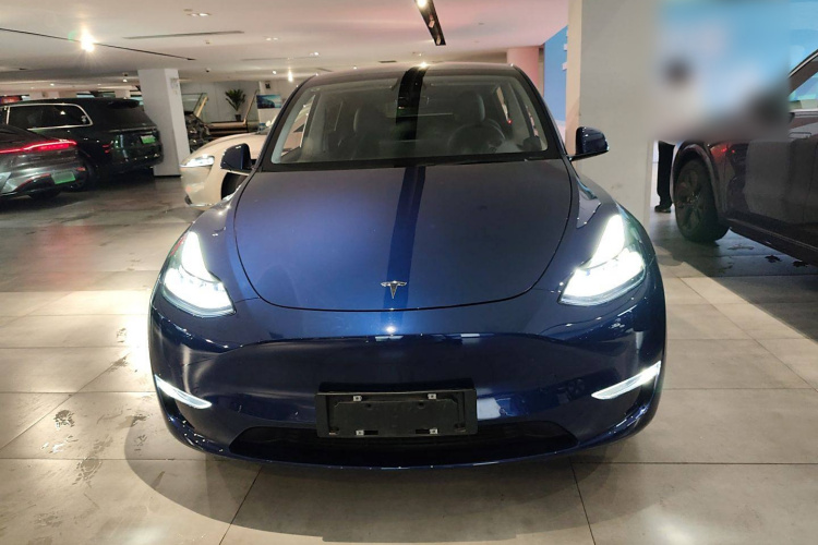 特斯拉 Model Y 2021款 长续航全轮驱动版车身外观2