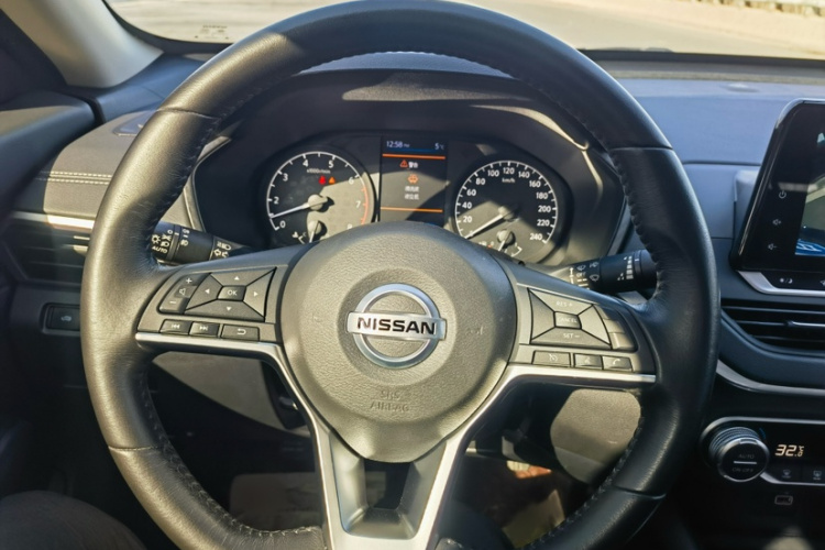 日产 天籁 2020款 2.0L XL 舒适版中控内饰7007