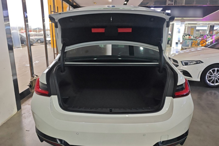 宝马i3 2022款 eDrive 35 L机舱底盘23