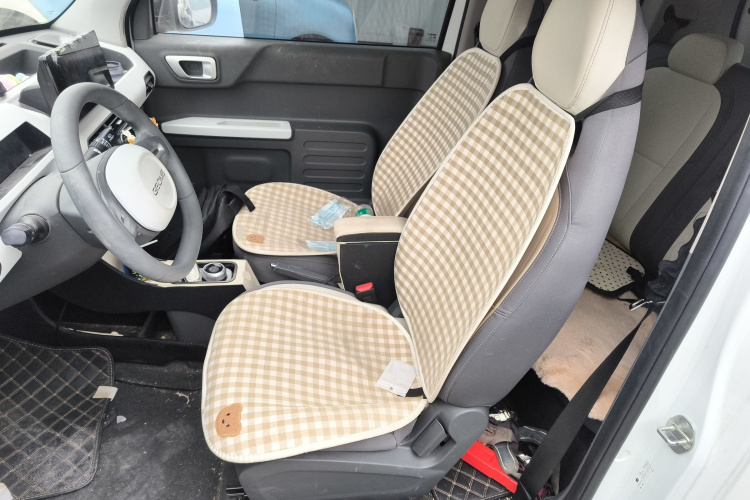 吉利银河 2024款 200km 熊猫卡丁中控内饰19