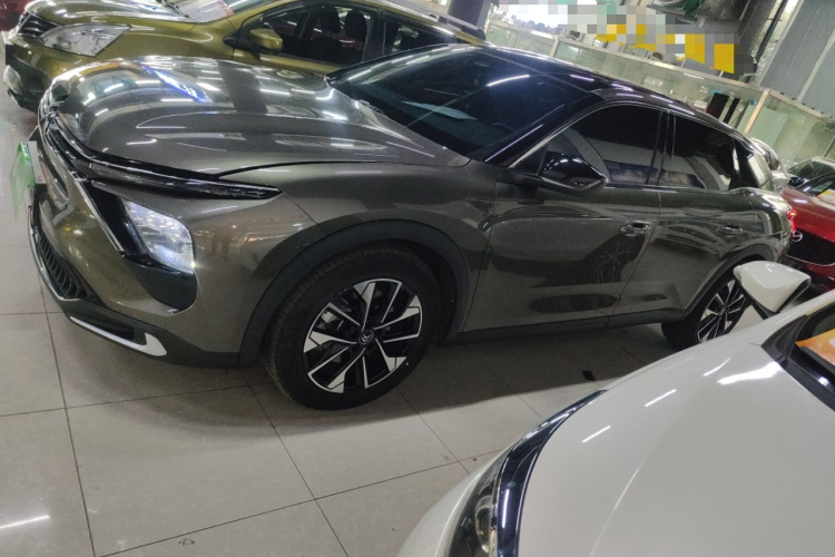 雪铁龙 凡尔赛C5 X 2023款 1.6T 享不凡车身外观6003