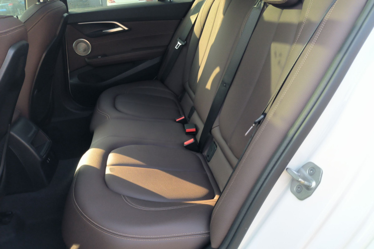 宝马1系 2021款 120i M运动曜夜版中控内饰21