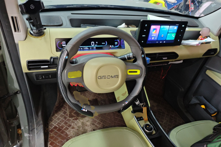 吉利银河 2024款 200km 熊猫骑士中控内饰12