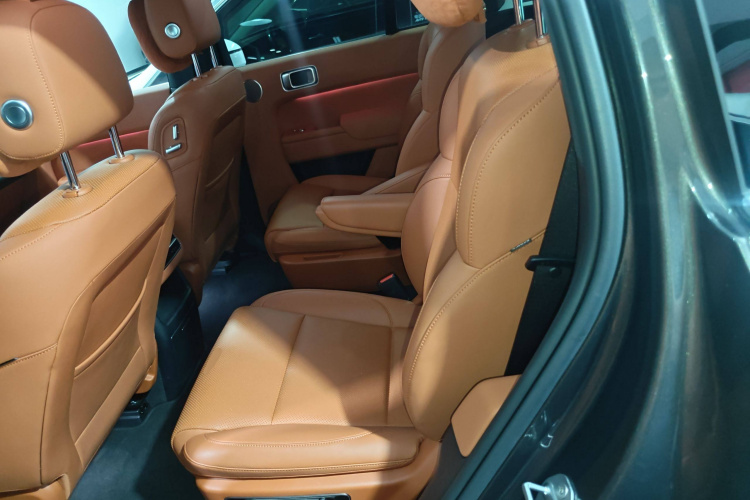 理想汽车 理想L8 2023款 Air中控内饰7004