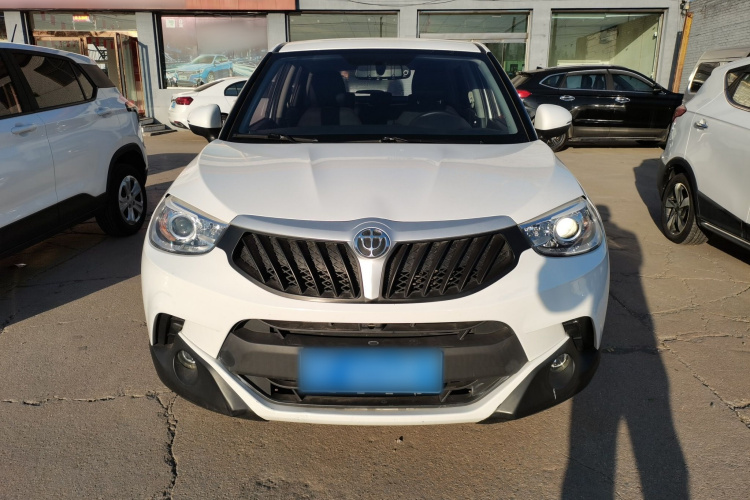 中华V3 2016款 1.5L 自动舒适型车身外观2