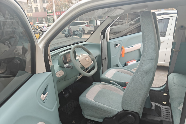 凌宝汽车 凌宝uni 2025款 微甜版 11.52kWh中控内饰7002