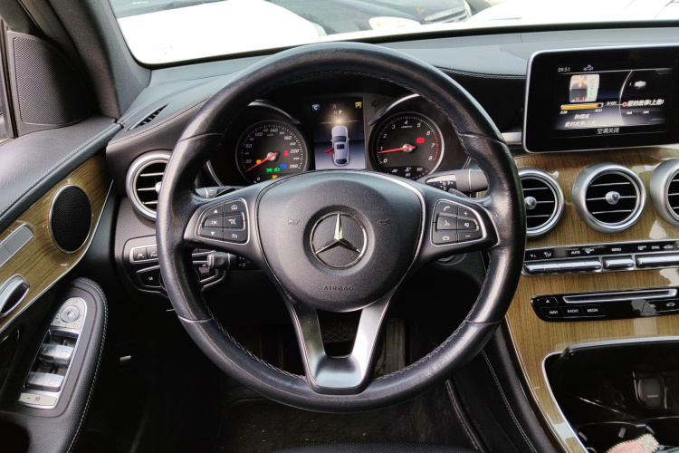 奔驰GLC轿跑 2019款 GLC 260 4MATIC 轿跑SUV中控内饰13